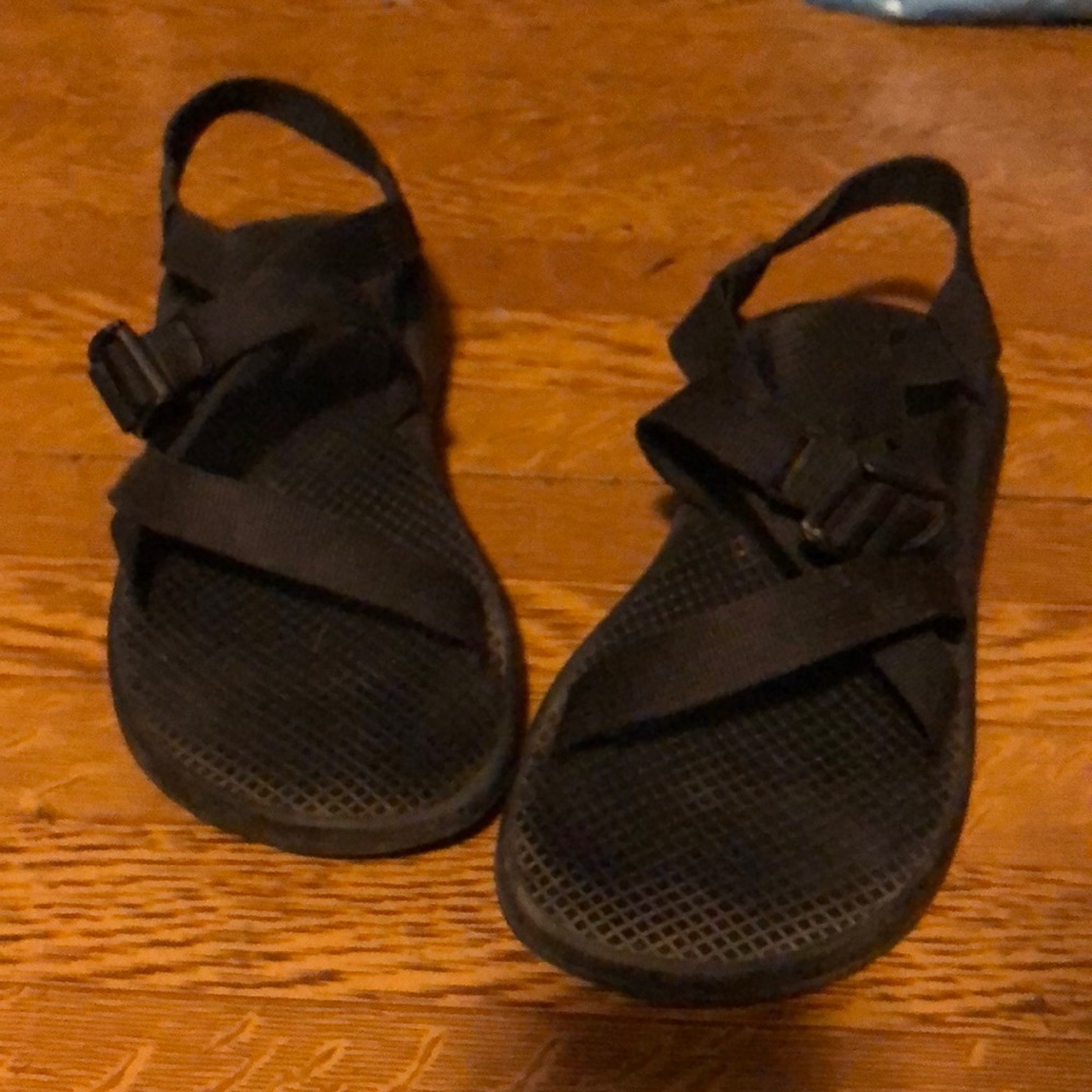 Chaco Women’s Z1 Classic Monochrome Sandal (8)